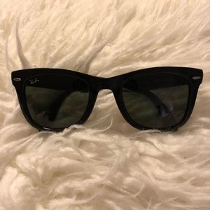 Black Ray-Ban Folding Wayfarer Sunglasses